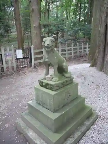 宝登山神社奥宮の狛犬