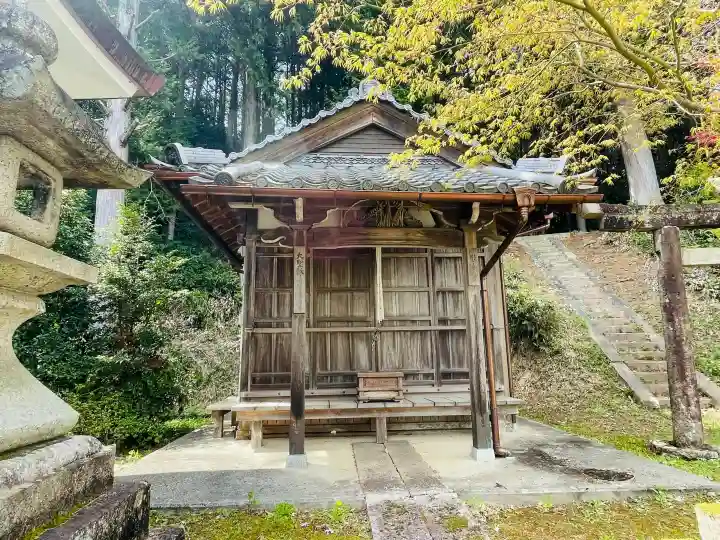 伊勢廻寺の{uncategorized: "未分類", other: "その他", undefined: "問題あり", building: "その他建物", grave: "お墓", sacred_gate: "鳥居", guardian: "狛犬", statue: "像", buddha: "仏像", history: "歴史", nature: "自然", garden: "庭園", animal: "動物", pagoda: "塔", temizu: "手水舎", mountain_gate: "山門・神門", sanctuary: "本殿・本堂", subordinate: "末社・摂社", art: "芸術", scenery: "景色", jizo: "地蔵", ema: "絵馬", goshuin: "御朱印", omikuji: "おみくじ", items: "授与品その他", amulet: "お守り", goshuincho: "御朱印帳", eats: "食事", festival: "お祭り", votive_dance: "神楽", shichigosan: "七五三参", wedding: "結婚式", experience: "体験その他", initially: "初詣", around: "周辺", anti_infection: "感染症対策"}
