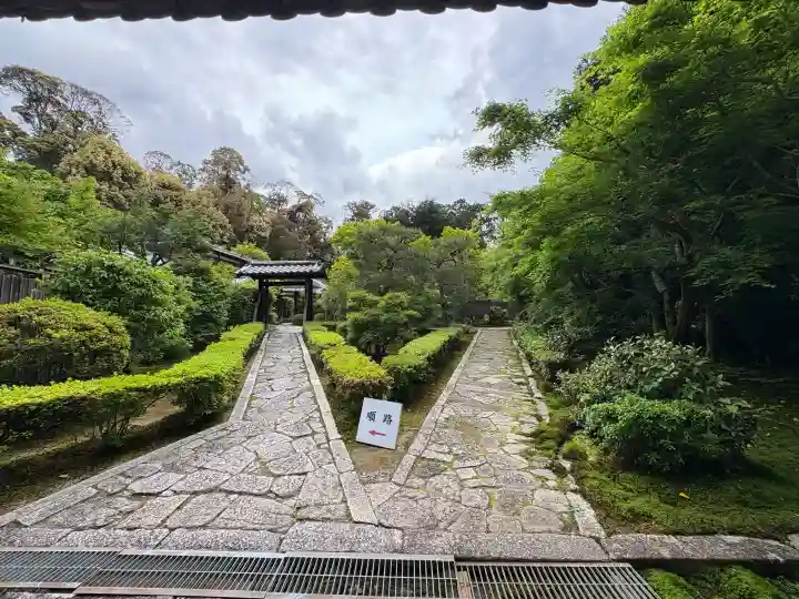 即宗院の{uncategorized: "未分類", other: "その他", undefined: "問題あり", building: "その他建物", grave: "お墓", sacred_gate: "鳥居", guardian: "狛犬", statue: "像", buddha: "仏像", history: "歴史", nature: "自然", garden: "庭園", animal: "動物", pagoda: "塔", temizu: "手水舎", mountain_gate: "山門・神門", sanctuary: "本殿・本堂", subordinate: "末社・摂社", art: "芸術", scenery: "景色", jizo: "地蔵", ema: "絵馬", goshuin: "御朱印", omikuji: "おみくじ", items: "授与品その他", amulet: "お守り", goshuincho: "御朱印帳", eats: "食事", festival: "お祭り", votive_dance: "神楽", shichigosan: "七五三参", wedding: "結婚式", experience: "体験その他", initially: "初詣", around: "周辺", anti_infection: "感染症対策"}
