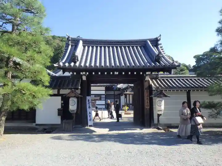 御寺 泉涌寺の山門・神門