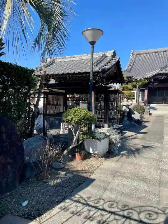 円頓寺の{uncategorized: "未分類", other: "その他", undefined: "問題あり", building: "その他建物", grave: "お墓", sacred_gate: "鳥居", guardian: "狛犬", statue: "像", buddha: "仏像", history: "歴史", nature: "自然", garden: "庭園", animal: "動物", pagoda: "塔", temizu: "手水舎", mountain_gate: "山門・神門", sanctuary: "本殿・本堂", subordinate: "末社・摂社", art: "芸術", scenery: "景色", jizo: "地蔵", ema: "絵馬", goshuin: "御朱印", omikuji: "おみくじ", items: "授与品その他", amulet: "お守り", goshuincho: "御朱印帳", eats: "食事", festival: "お祭り", votive_dance: "神楽", shichigosan: "七五三参", wedding: "結婚式", experience: "体験その他", initially: "初詣", around: "周辺", anti_infection: "感染症対策"}