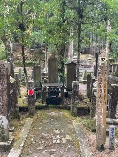 高野山金剛峯寺奥の院のお墓