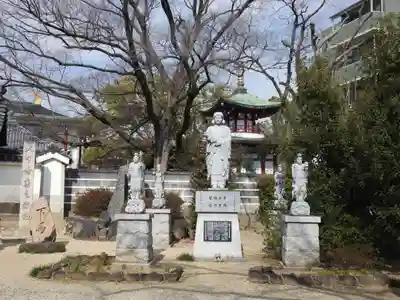 大聖勝軍寺の像