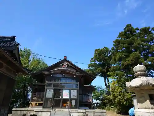 白山神社の{uncategorized: "未分類", other: "その他", undefined: "問題あり", building: "その他建物", grave: "お墓", sacred_gate: "鳥居", guardian: "狛犬", statue: "像", buddha: "仏像", history: "歴史", nature: "自然", garden: "庭園", animal: "動物", pagoda: "塔", temizu: "手水舎", mountain_gate: "山門・神門", sanctuary: "本殿・本堂", subordinate: "末社・摂社", art: "芸術", scenery: "景色", jizo: "地蔵", ema: "絵馬", goshuin: "御朱印", omikuji: "おみくじ", items: "授与品その他", amulet: "お守り", goshuincho: "御朱印帳", eats: "食事", festival: "お祭り", votive_dance: "神楽", shichigosan: "七五三参", wedding: "結婚式", experience: "体験その他", initially: "初詣", around: "周辺", anti_infection: "感染症対策"}
