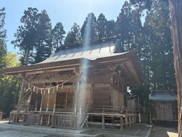 角館総鎮守 神明社の{uncategorized: "未分類", other: "その他", undefined: "問題あり", building: "その他建物", grave: "お墓", sacred_gate: "鳥居", guardian: "狛犬", statue: "像", buddha: "仏像", history: "歴史", nature: "自然", garden: "庭園", animal: "動物", pagoda: "塔", temizu: "手水舎", mountain_gate: "山門・神門", sanctuary: "本殿・本堂", subordinate: "末社・摂社", art: "芸術", scenery: "景色", jizo: "地蔵", ema: "絵馬", goshuin: "御朱印", omikuji: "おみくじ", items: "授与品その他", amulet: "お守り", goshuincho: "御朱印帳", eats: "食事", festival: "お祭り", votive_dance: "神楽", shichigosan: "七五三参", wedding: "結婚式", experience: "体験その他", initially: "初詣", around: "周辺", anti_infection: "感染症対策"}