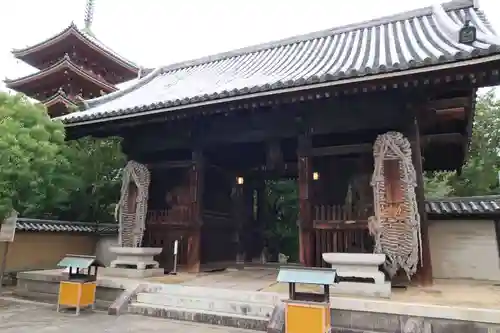 志度寺の山門