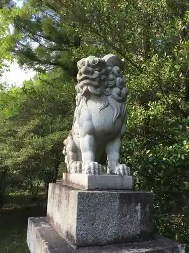 山梨縣護國神社の狛犬