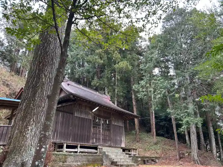 木幡神社の{uncategorized: "未分類", other: "その他", undefined: "問題あり", building: "その他建物", grave: "お墓", sacred_gate: "鳥居", guardian: "狛犬", statue: "像", buddha: "仏像", history: "歴史", nature: "自然", garden: "庭園", animal: "動物", pagoda: "塔", temizu: "手水舎", mountain_gate: "山門・神門", sanctuary: "本殿・本堂", subordinate: "末社・摂社", art: "芸術", scenery: "景色", jizo: "地蔵", ema: "絵馬", goshuin: "御朱印", omikuji: "おみくじ", items: "授与品その他", amulet: "お守り", goshuincho: "御朱印帳", eats: "食事", festival: "お祭り", votive_dance: "神楽", shichigosan: "七五三参", wedding: "結婚式", experience: "体験その他", initially: "初詣", around: "周辺", anti_infection: "感染症対策"}
