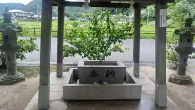 由加神社（和気由加神社）の手水舎