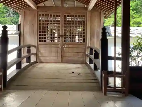 春日神社の{uncategorized: "未分類", other: "その他", undefined: "問題あり", building: "その他建物", grave: "お墓", sacred_gate: "鳥居", guardian: "狛犬", statue: "像", buddha: "仏像", history: "歴史", nature: "自然", garden: "庭園", animal: "動物", pagoda: "塔", temizu: "手水舎", mountain_gate: "山門・神門", sanctuary: "本殿・本堂", subordinate: "末社・摂社", art: "芸術", scenery: "景色", jizo: "地蔵", ema: "絵馬", goshuin: "御朱印", omikuji: "おみくじ", items: "授与品その他", amulet: "お守り", goshuincho: "御朱印帳", eats: "食事", festival: "お祭り", votive_dance: "神楽", shichigosan: "七五三参", wedding: "結婚式", experience: "体験その他", initially: "初詣", around: "周辺", anti_infection: "感染症対策"}