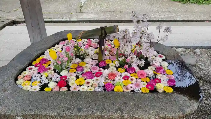 荘内神社の手水舎