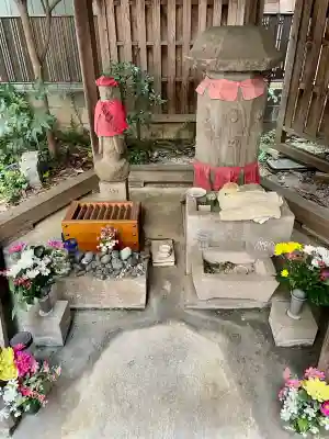 宝永四年六地蔵の{uncategorized: "未分類", other: "その他", undefined: "問題あり", building: "その他建物", grave: "お墓", sacred_gate: "鳥居", guardian: "狛犬", statue: "像", buddha: "仏像", history: "歴史", nature: "自然", garden: "庭園", animal: "動物", pagoda: "塔", temizu: "手水舎", mountain_gate: "山門・神門", sanctuary: "本殿・本堂", subordinate: "末社・摂社", art: "芸術", scenery: "景色", jizo: "地蔵", ema: "絵馬", goshuin: "御朱印", omikuji: "おみくじ", items: "授与品その他", amulet: "お守り", goshuincho: "御朱印帳", eats: "食事", festival: "お祭り", votive_dance: "神楽", shichigosan: "七五三参", wedding: "結婚式", experience: "体験その他", initially: "初詣", around: "周辺", anti_infection: "感染症対策"}
