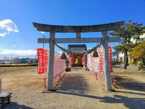 城向稲荷社の鳥居