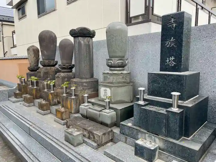 長寿寺の{uncategorized: "未分類", other: "その他", undefined: "問題あり", building: "その他建物", grave: "お墓", sacred_gate: "鳥居", guardian: "狛犬", statue: "像", buddha: "仏像", history: "歴史", nature: "自然", garden: "庭園", animal: "動物", pagoda: "塔", temizu: "手水舎", mountain_gate: "山門・神門", sanctuary: "本殿・本堂", subordinate: "末社・摂社", art: "芸術", scenery: "景色", jizo: "地蔵", ema: "絵馬", goshuin: "御朱印", omikuji: "おみくじ", items: "授与品その他", amulet: "お守り", goshuincho: "御朱印帳", eats: "食事", festival: "お祭り", votive_dance: "神楽", shichigosan: "七五三参", wedding: "結婚式", experience: "体験その他", initially: "初詣", around: "周辺", anti_infection: "感染症対策"}