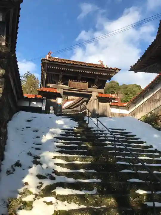 摩尼寺の山門・神門