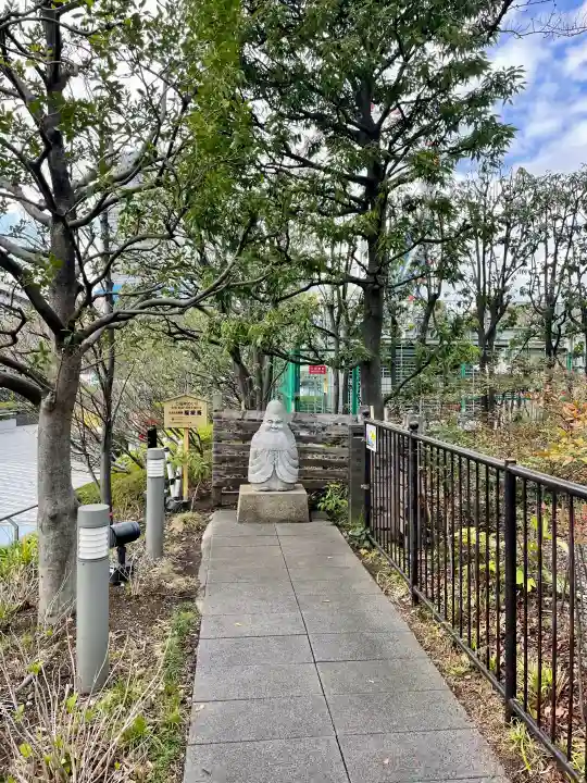 福禄寿(小石川七福神)の{uncategorized: "未分類", other: "その他", undefined: "問題あり", building: "その他建物", grave: "お墓", sacred_gate: "鳥居", guardian: "狛犬", statue: "像", buddha: "仏像", history: "歴史", nature: "自然", garden: "庭園", animal: "動物", pagoda: "塔", temizu: "手水舎", mountain_gate: "山門・神門", sanctuary: "本殿・本堂", subordinate: "末社・摂社", art: "芸術", scenery: "景色", jizo: "地蔵", ema: "絵馬", goshuin: "御朱印", omikuji: "おみくじ", items: "授与品その他", amulet: "お守り", goshuincho: "御朱印帳", eats: "食事", festival: "お祭り", votive_dance: "神楽", shichigosan: "七五三参", wedding: "結婚式", experience: "体験その他", initially: "初詣", around: "周辺", anti_infection: "感染症対策"}