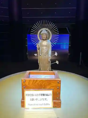東本願寺本廟 牛久浄苑（牛久大仏）の{uncategorized: "未分類", other: "その他", undefined: "問題あり", building: "その他建物", grave: "お墓", sacred_gate: "鳥居", guardian: "狛犬", statue: "像", buddha: "仏像", history: "歴史", nature: "自然", garden: "庭園", animal: "動物", pagoda: "塔", temizu: "手水舎", mountain_gate: "山門・神門", sanctuary: "本殿・本堂", subordinate: "末社・摂社", art: "芸術", scenery: "景色", jizo: "地蔵", ema: "絵馬", goshuin: "御朱印", omikuji: "おみくじ", items: "授与品その他", amulet: "お守り", goshuincho: "御朱印帳", eats: "食事", festival: "お祭り", votive_dance: "神楽", shichigosan: "七五三参", wedding: "結婚式", experience: "体験その他", initially: "初詣", around: "周辺", anti_infection: "感染症対策"}