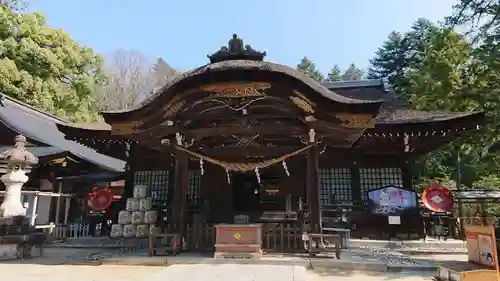 武田神社の本殿・本堂