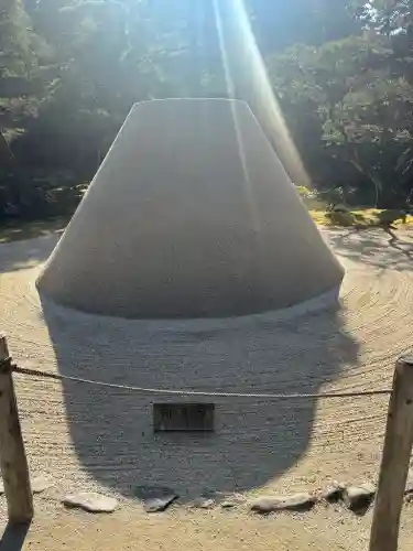 慈照寺（慈照禅寺・銀閣寺）の{uncategorized: "未分類", other: "その他", undefined: "問題あり", building: "その他建物", grave: "お墓", sacred_gate: "鳥居", guardian: "狛犬", statue: "像", buddha: "仏像", history: "歴史", nature: "自然", garden: "庭園", animal: "動物", pagoda: "塔", temizu: "手水舎", mountain_gate: "山門・神門", sanctuary: "本殿・本堂", subordinate: "末社・摂社", art: "芸術", scenery: "景色", jizo: "地蔵", ema: "絵馬", goshuin: "御朱印", omikuji: "おみくじ", items: "授与品その他", amulet: "お守り", goshuincho: "御朱印帳", eats: "食事", festival: "お祭り", votive_dance: "神楽", shichigosan: "七五三参", wedding: "結婚式", experience: "体験その他", initially: "初詣", around: "周辺", anti_infection: "感染症対策"}