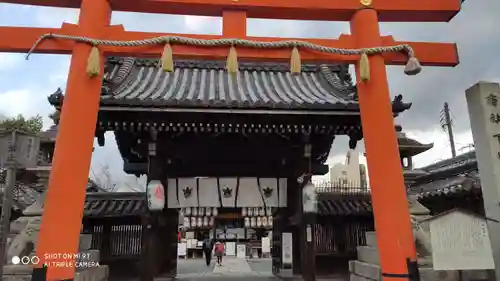 下御霊神社の山門