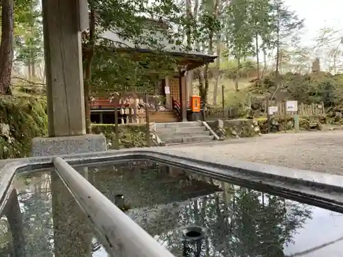 胎内神社の手水舎
