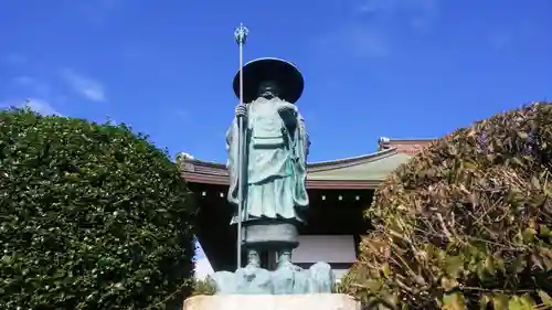 三光院の像