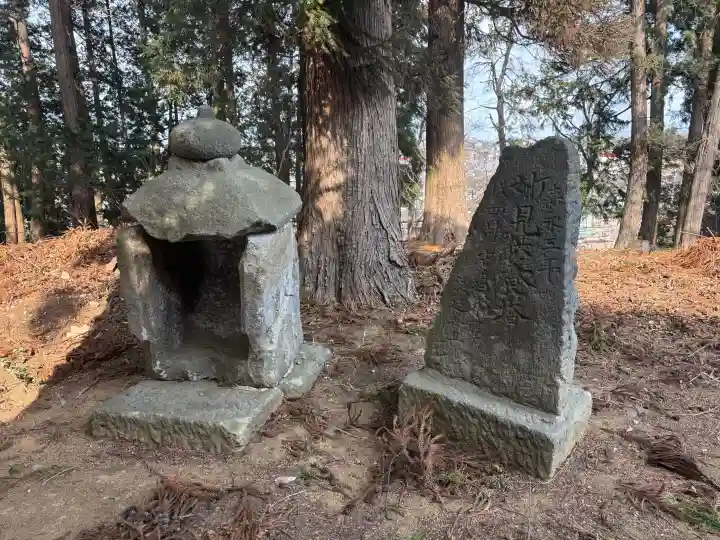 八幡神社の{uncategorized: "未分類", other: "その他", undefined: "問題あり", building: "その他建物", grave: "お墓", sacred_gate: "鳥居", guardian: "狛犬", statue: "像", buddha: "仏像", history: "歴史", nature: "自然", garden: "庭園", animal: "動物", pagoda: "塔", temizu: "手水舎", mountain_gate: "山門・神門", sanctuary: "本殿・本堂", subordinate: "末社・摂社", art: "芸術", scenery: "景色", jizo: "地蔵", ema: "絵馬", goshuin: "御朱印", omikuji: "おみくじ", items: "授与品その他", amulet: "お守り", goshuincho: "御朱印帳", eats: "食事", festival: "お祭り", votive_dance: "神楽", shichigosan: "七五三参", wedding: "結婚式", experience: "体験その他", initially: "初詣", around: "周辺", anti_infection: "感染症対策"}