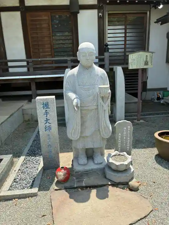 西善院の{uncategorized: "未分類", other: "その他", undefined: "問題あり", building: "その他建物", grave: "お墓", sacred_gate: "鳥居", guardian: "狛犬", statue: "像", buddha: "仏像", history: "歴史", nature: "自然", garden: "庭園", animal: "動物", pagoda: "塔", temizu: "手水舎", mountain_gate: "山門・神門", sanctuary: "本殿・本堂", subordinate: "末社・摂社", art: "芸術", scenery: "景色", jizo: "地蔵", ema: "絵馬", goshuin: "御朱印", omikuji: "おみくじ", items: "授与品その他", amulet: "お守り", goshuincho: "御朱印帳", eats: "食事", festival: "お祭り", votive_dance: "神楽", shichigosan: "七五三参", wedding: "結婚式", experience: "体験その他", initially: "初詣", around: "周辺", anti_infection: "感染症対策"}