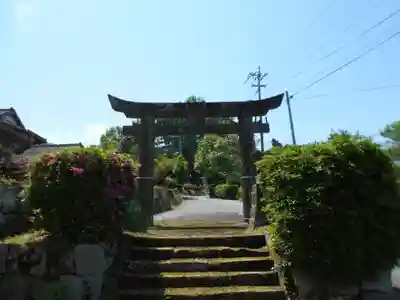 石尾白山姫神社の鳥居
