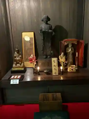 教林坊の{uncategorized: "未分類", other: "その他", undefined: "問題あり", building: "その他建物", grave: "お墓", sacred_gate: "鳥居", guardian: "狛犬", statue: "像", buddha: "仏像", history: "歴史", nature: "自然", garden: "庭園", animal: "動物", pagoda: "塔", temizu: "手水舎", mountain_gate: "山門・神門", sanctuary: "本殿・本堂", subordinate: "末社・摂社", art: "芸術", scenery: "景色", jizo: "地蔵", ema: "絵馬", goshuin: "御朱印", omikuji: "おみくじ", items: "授与品その他", amulet: "お守り", goshuincho: "御朱印帳", eats: "食事", festival: "お祭り", votive_dance: "神楽", shichigosan: "七五三参", wedding: "結婚式", experience: "体験その他", initially: "初詣", around: "周辺", anti_infection: "感染症対策"}