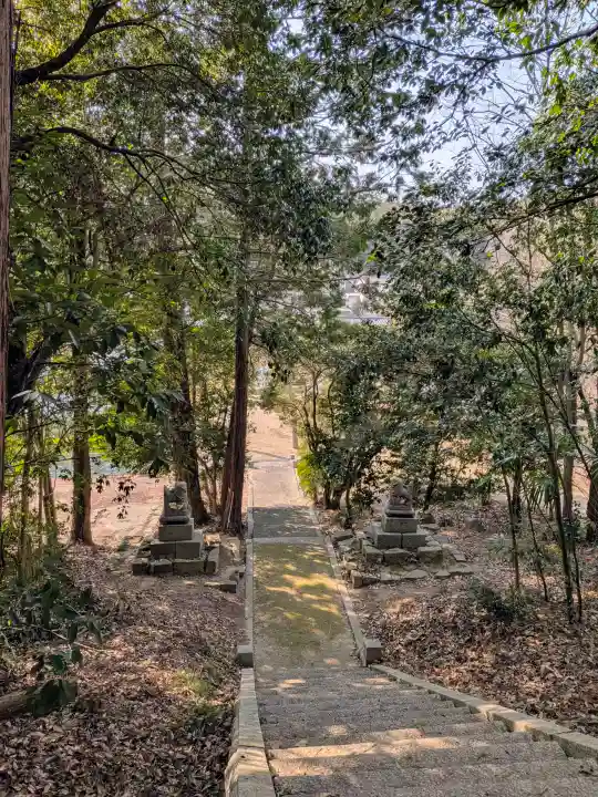 畑神社の{uncategorized: "未分類", other: "その他", undefined: "問題あり", building: "その他建物", grave: "お墓", sacred_gate: "鳥居", guardian: "狛犬", statue: "像", buddha: "仏像", history: "歴史", nature: "自然", garden: "庭園", animal: "動物", pagoda: "塔", temizu: "手水舎", mountain_gate: "山門・神門", sanctuary: "本殿・本堂", subordinate: "末社・摂社", art: "芸術", scenery: "景色", jizo: "地蔵", ema: "絵馬", goshuin: "御朱印", omikuji: "おみくじ", items: "授与品その他", amulet: "お守り", goshuincho: "御朱印帳", eats: "食事", festival: "お祭り", votive_dance: "神楽", shichigosan: "七五三参", wedding: "結婚式", experience: "体験その他", initially: "初詣", around: "周辺", anti_infection: "感染症対策"}
