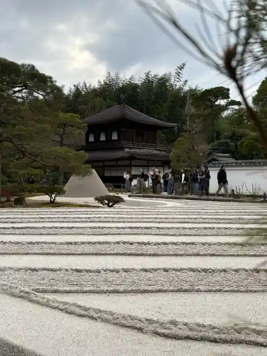 慈照寺(慈照禅寺・銀閣寺)の{uncategorized: "未分類", other: "その他", undefined: "問題あり", building: "その他建物", grave: "お墓", sacred_gate: "鳥居", guardian: "狛犬", statue: "像", buddha: "仏像", history: "歴史", nature: "自然", garden: "庭園", animal: "動物", pagoda: "塔", temizu: "手水舎", mountain_gate: "山門・神門", sanctuary: "本殿・本堂", subordinate: "末社・摂社", art: "芸術", scenery: "景色", jizo: "地蔵", ema: "絵馬", goshuin: "御朱印", omikuji: "おみくじ", items: "授与品その他", amulet: "お守り", goshuincho: "御朱印帳", eats: "食事", festival: "お祭り", votive_dance: "神楽", shichigosan: "七五三参", wedding: "結婚式", experience: "体験その他", initially: "初詣", around: "周辺", anti_infection: "感染症対策"}