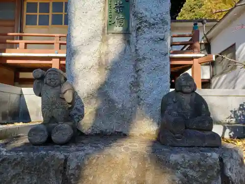 宝泉寺の像