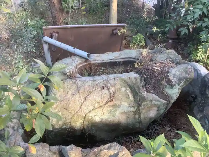 宗教法人御山本部の手水舎