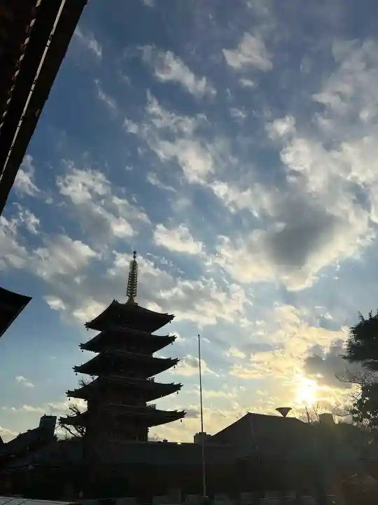 浅草寺の{uncategorized: "未分類", other: "その他", undefined: "問題あり", building: "その他建物", grave: "お墓", sacred_gate: "鳥居", guardian: "狛犬", statue: "像", buddha: "仏像", history: "歴史", nature: "自然", garden: "庭園", animal: "動物", pagoda: "塔", temizu: "手水舎", mountain_gate: "山門・神門", sanctuary: "本殿・本堂", subordinate: "末社・摂社", art: "芸術", scenery: "景色", jizo: "地蔵", ema: "絵馬", goshuin: "御朱印", omikuji: "おみくじ", items: "授与品その他", amulet: "お守り", goshuincho: "御朱印帳", eats: "食事", festival: "お祭り", votive_dance: "神楽", shichigosan: "七五三参", wedding: "結婚式", experience: "体験その他", initially: "初詣", around: "周辺", anti_infection: "感染症対策"}