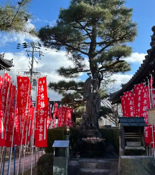 葛井寺の{uncategorized: "未分類", other: "その他", undefined: "問題あり", building: "その他建物", grave: "お墓", sacred_gate: "鳥居", guardian: "狛犬", statue: "像", buddha: "仏像", history: "歴史", nature: "自然", garden: "庭園", animal: "動物", pagoda: "塔", temizu: "手水舎", mountain_gate: "山門・神門", sanctuary: "本殿・本堂", subordinate: "末社・摂社", art: "芸術", scenery: "景色", jizo: "地蔵", ema: "絵馬", goshuin: "御朱印", omikuji: "おみくじ", items: "授与品その他", amulet: "お守り", goshuincho: "御朱印帳", eats: "食事", festival: "お祭り", votive_dance: "神楽", shichigosan: "七五三参", wedding: "結婚式", experience: "体験その他", initially: "初詣", around: "周辺", anti_infection: "感染症対策"}