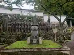 西教寺の塔