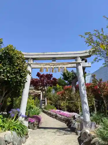 横浜御嶽神社の鳥居