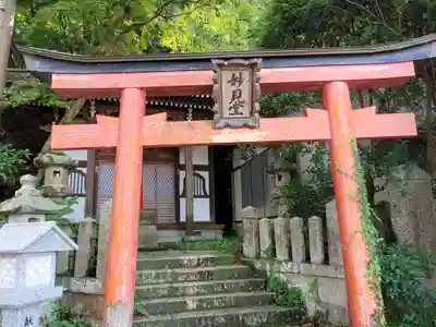 湯泉神社の末社・摂社