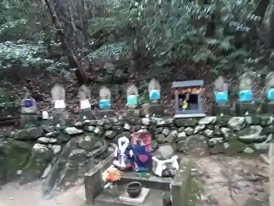 菅王寺奥の院の地蔵