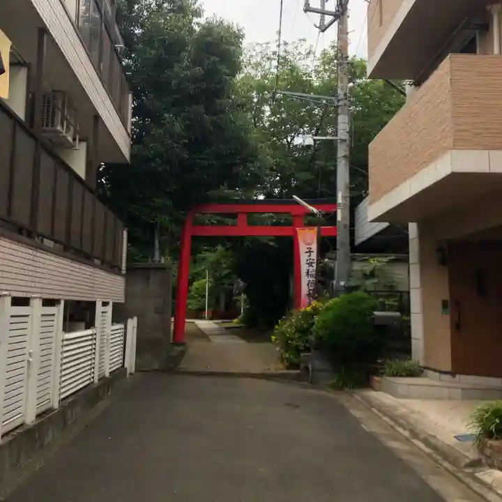 子安稲荷神社の鳥居