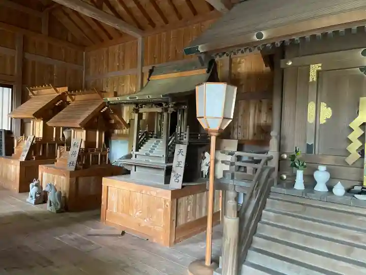 諏訪大神社の{uncategorized: "未分類", other: "その他", undefined: "問題あり", building: "その他建物", grave: "お墓", sacred_gate: "鳥居", guardian: "狛犬", statue: "像", buddha: "仏像", history: "歴史", nature: "自然", garden: "庭園", animal: "動物", pagoda: "塔", temizu: "手水舎", mountain_gate: "山門・神門", sanctuary: "本殿・本堂", subordinate: "末社・摂社", art: "芸術", scenery: "景色", jizo: "地蔵", ema: "絵馬", goshuin: "御朱印", omikuji: "おみくじ", items: "授与品その他", amulet: "お守り", goshuincho: "御朱印帳", eats: "食事", festival: "お祭り", votive_dance: "神楽", shichigosan: "七五三参", wedding: "結婚式", experience: "体験その他", initially: "初詣", around: "周辺", anti_infection: "感染症対策"}