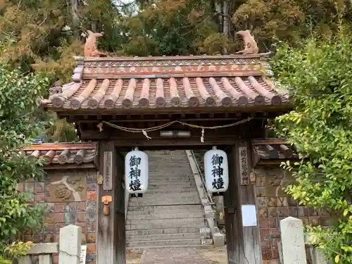 天津神社の山門