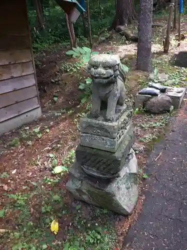 明治宮鹽谷神社の狛犬