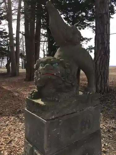 舞鶴神社の狛犬