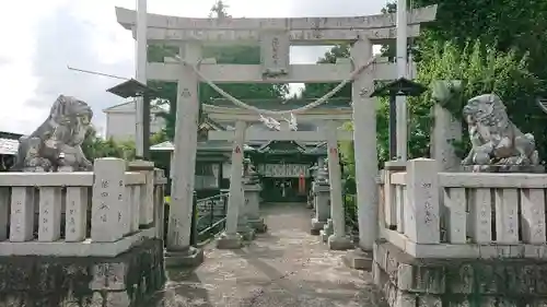 白蛇辨財天の鳥居