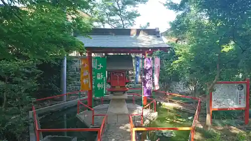 尾曳稲荷神社の末社