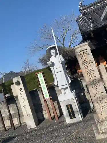 護国寺の像