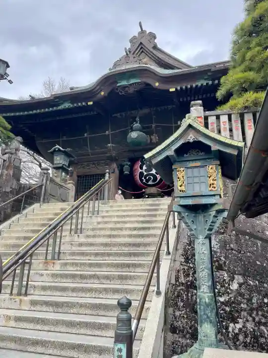 成田山新勝寺の{uncategorized: "未分類", other: "その他", undefined: "問題あり", building: "その他建物", grave: "お墓", sacred_gate: "鳥居", guardian: "狛犬", statue: "像", buddha: "仏像", history: "歴史", nature: "自然", garden: "庭園", animal: "動物", pagoda: "塔", temizu: "手水舎", mountain_gate: "山門・神門", sanctuary: "本殿・本堂", subordinate: "末社・摂社", art: "芸術", scenery: "景色", jizo: "地蔵", ema: "絵馬", goshuin: "御朱印", omikuji: "おみくじ", items: "授与品その他", amulet: "お守り", goshuincho: "御朱印帳", eats: "食事", festival: "お祭り", votive_dance: "神楽", shichigosan: "七五三参", wedding: "結婚式", experience: "体験その他", initially: "初詣", around: "周辺", anti_infection: "感染症対策"}