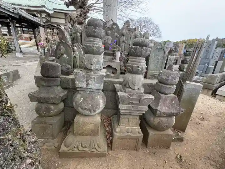 観護寺の{uncategorized: "未分類", other: "その他", undefined: "問題あり", building: "その他建物", grave: "お墓", sacred_gate: "鳥居", guardian: "狛犬", statue: "像", buddha: "仏像", history: "歴史", nature: "自然", garden: "庭園", animal: "動物", pagoda: "塔", temizu: "手水舎", mountain_gate: "山門・神門", sanctuary: "本殿・本堂", subordinate: "末社・摂社", art: "芸術", scenery: "景色", jizo: "地蔵", ema: "絵馬", goshuin: "御朱印", omikuji: "おみくじ", items: "授与品その他", amulet: "お守り", goshuincho: "御朱印帳", eats: "食事", festival: "お祭り", votive_dance: "神楽", shichigosan: "七五三参", wedding: "結婚式", experience: "体験その他", initially: "初詣", around: "周辺", anti_infection: "感染症対策"}
